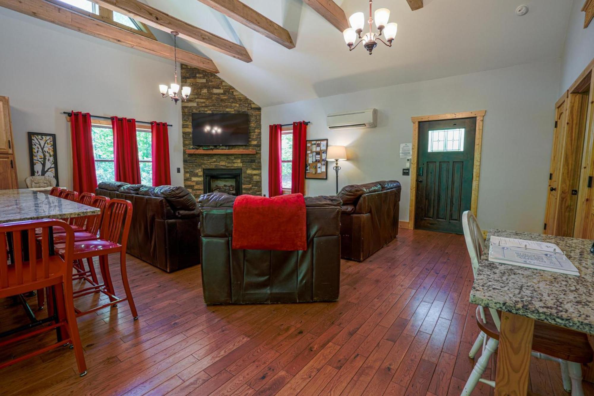 Вилла New Listing! Wine Country Retreat - 2 Bed, Hot Tub Далонега Экстерьер фото